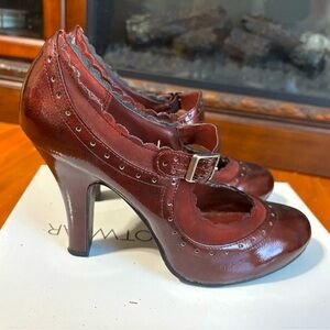 Mossimo Burgundy Patent Leather Mary Jane Style Heels size 9